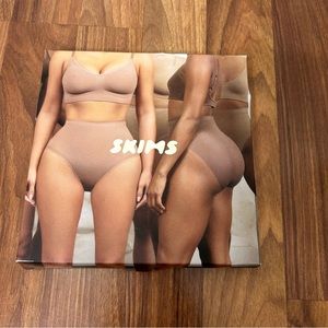 Brand New SKIMS Sculpting High Waist Thong in Onyx